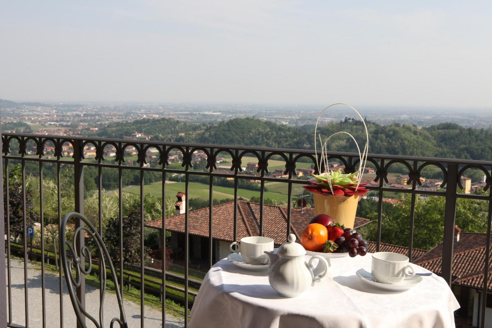 Hotel Camoretti Almenno San Bartolomeo Buitenkant foto