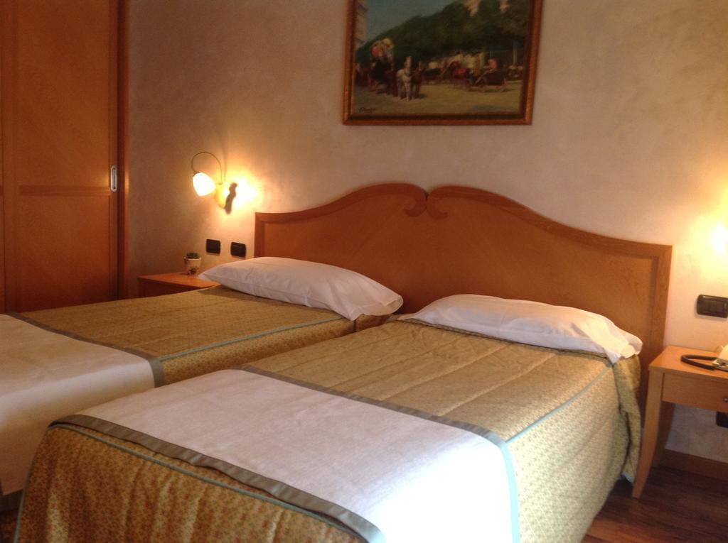Hotel Camoretti Almenno San Bartolomeo Buitenkant foto