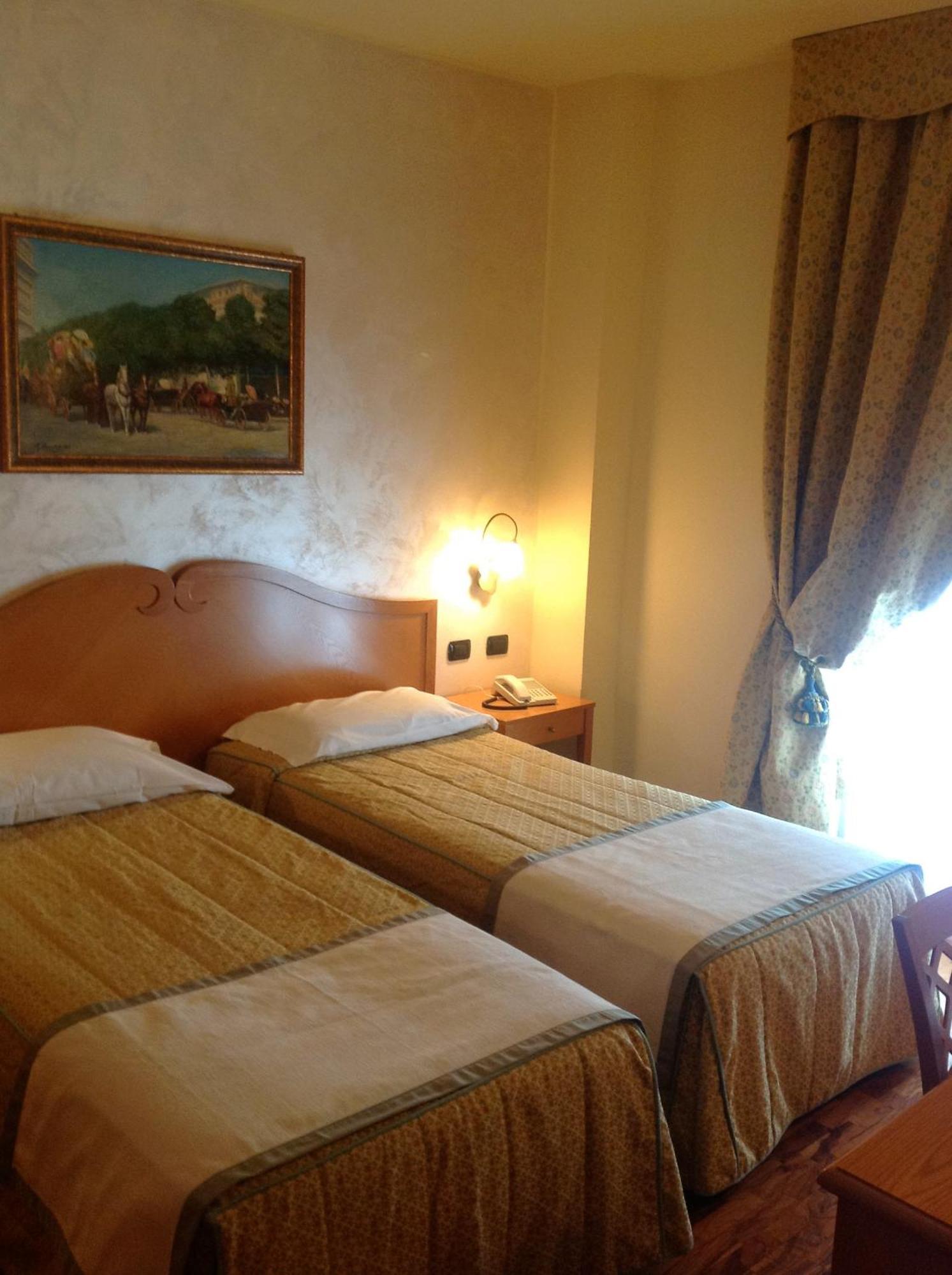 Hotel Camoretti Almenno San Bartolomeo Buitenkant foto