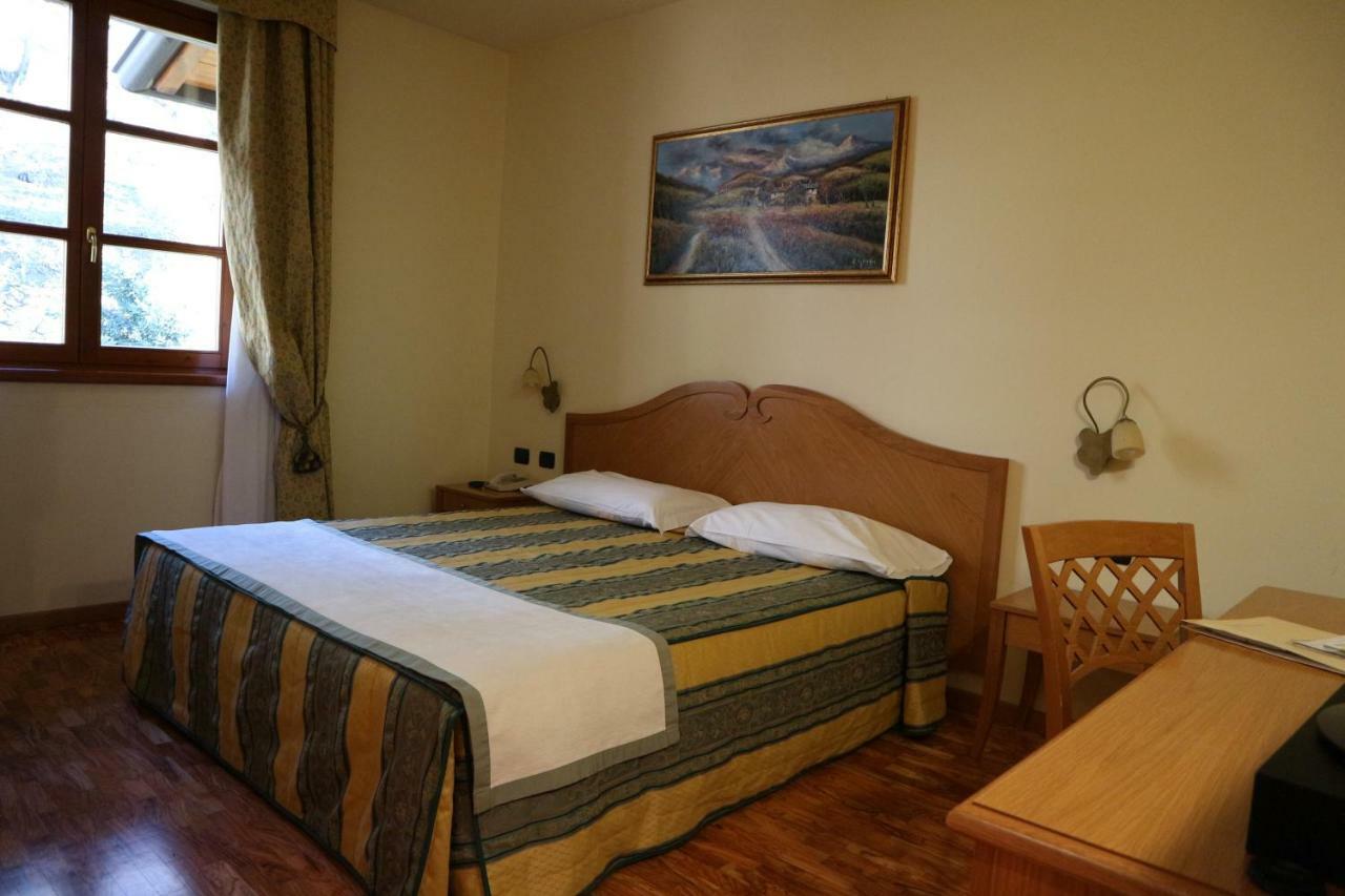 Hotel Camoretti Almenno San Bartolomeo Buitenkant foto