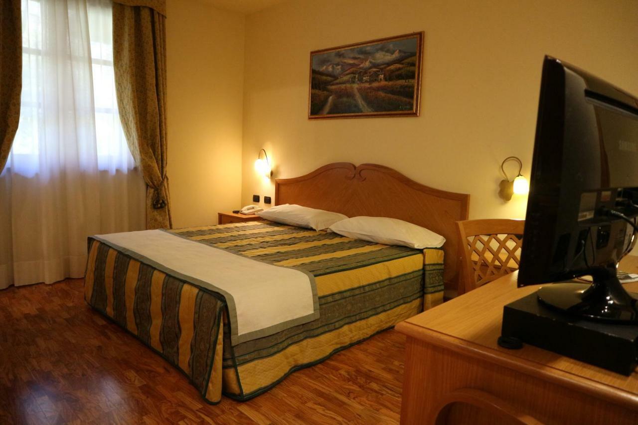 Hotel Camoretti Almenno San Bartolomeo Buitenkant foto