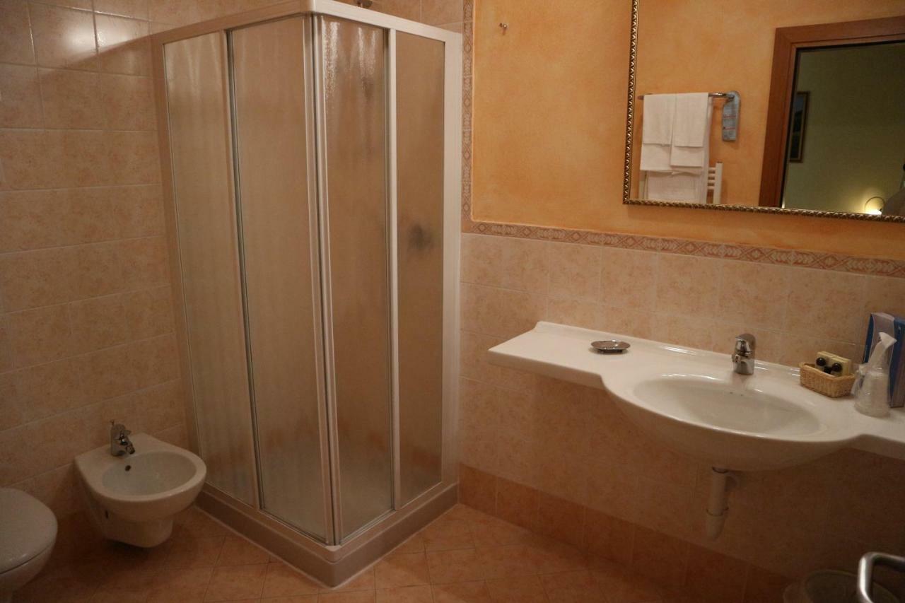 Hotel Camoretti Almenno San Bartolomeo Buitenkant foto